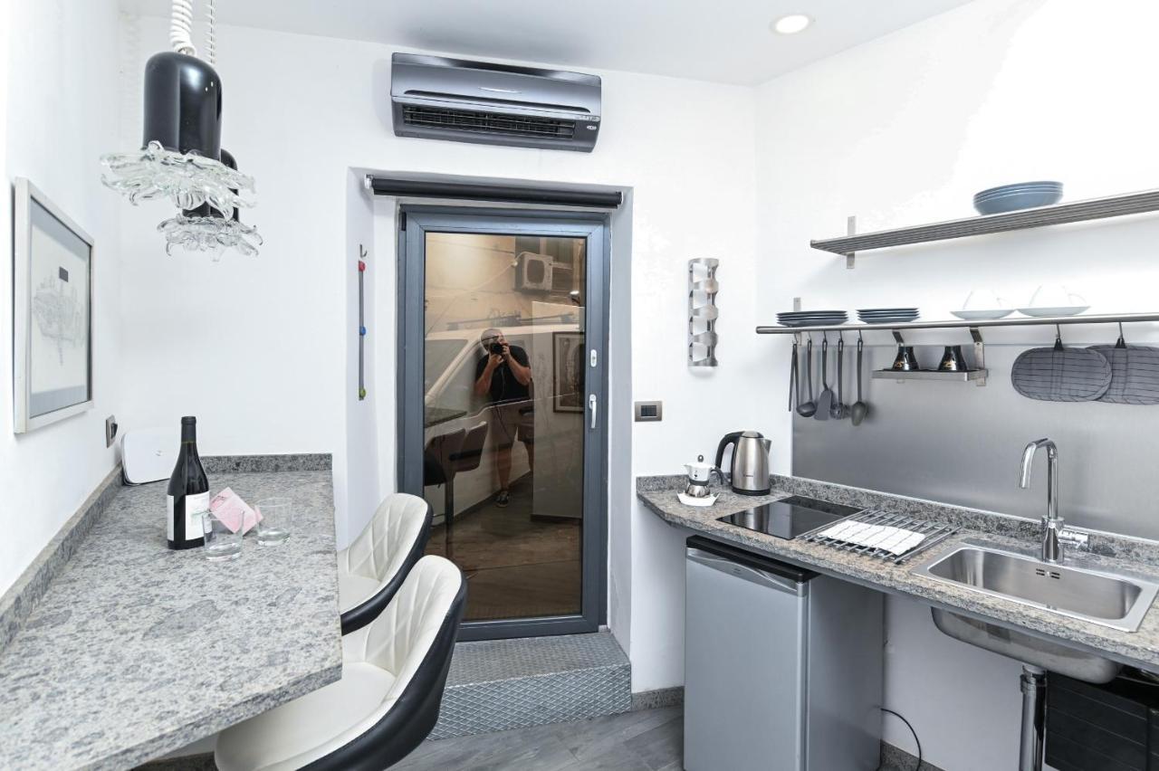 The Essential Trastevere Design Studio Roma Exterior foto